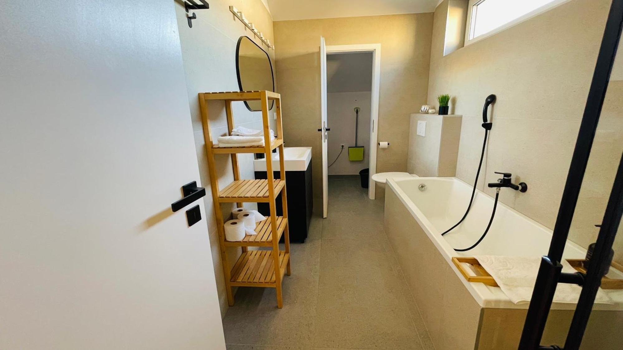 House Flow, 3 Room, Free 2 Parking Μπρατισλάβα Εξωτερικό φωτογραφία